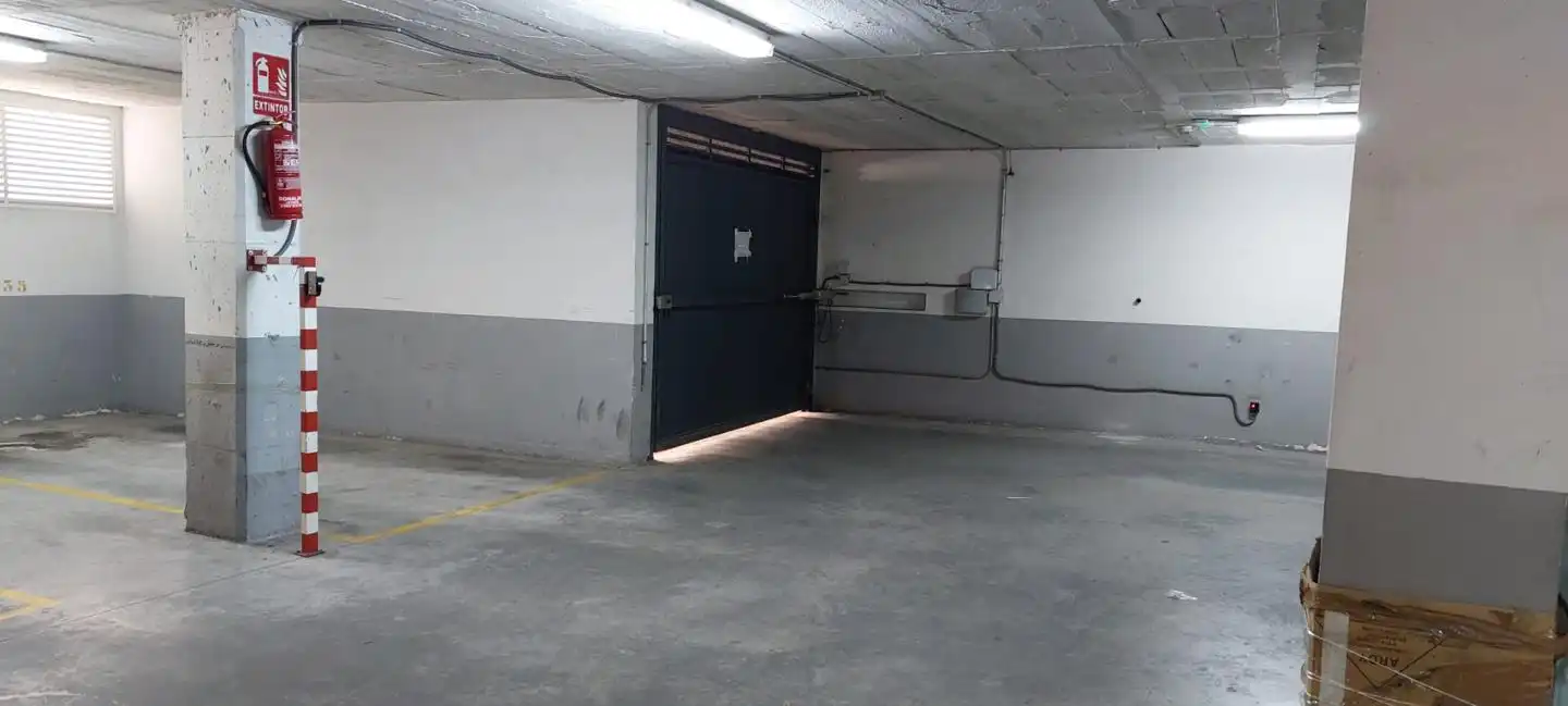 Parkplatz von Wohnung zum Verkauf in Elche / Elx mit Abstellraum und Möbliert