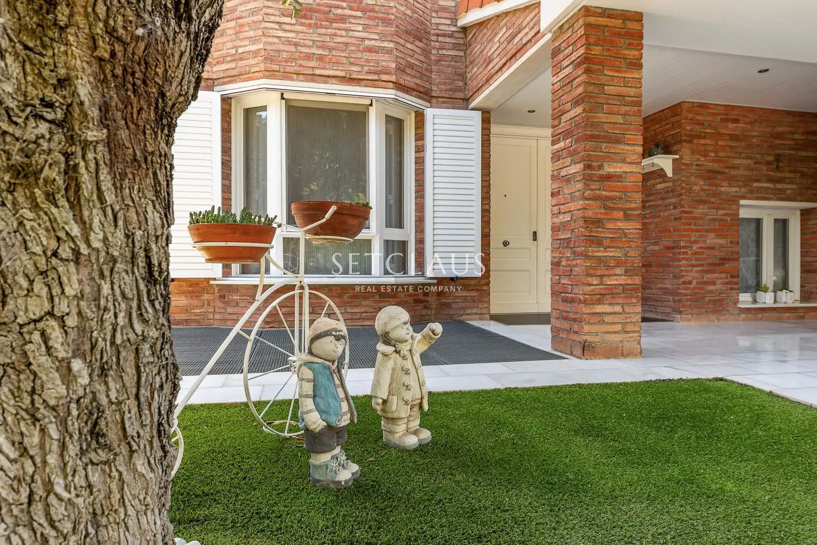 Vista exterior de Casa adosada en venda en Alella amb Aire condicionat, Calefacció i Jardí privat