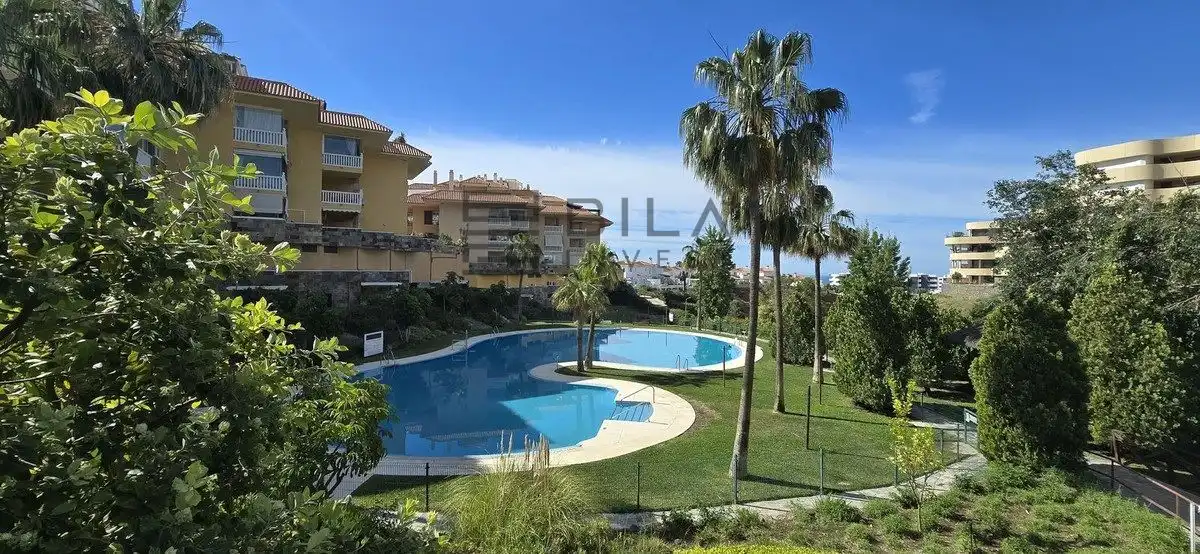 Flat with pool for sale in del Higuerón