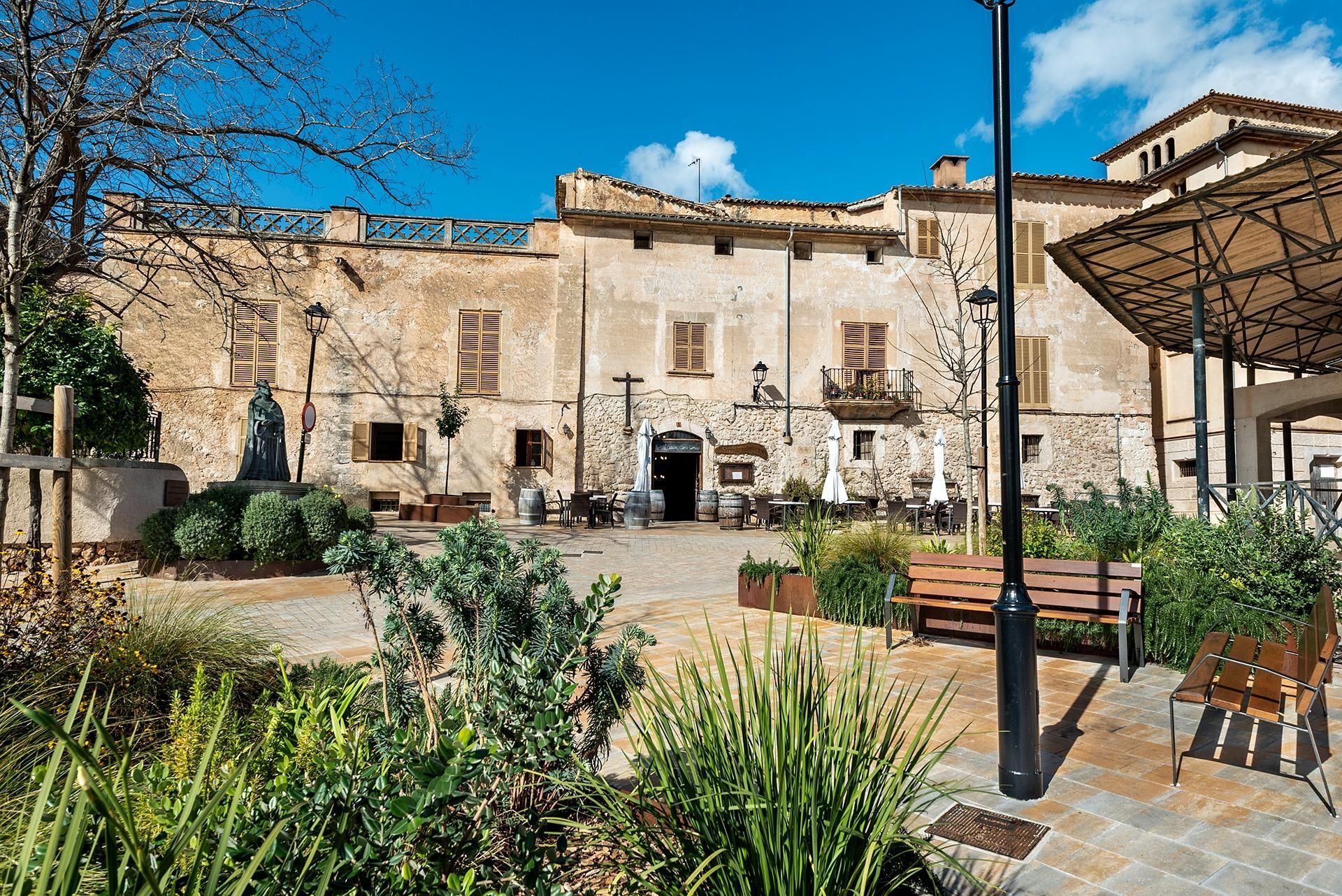 Vista exterior de Edifici en venda en Sineu