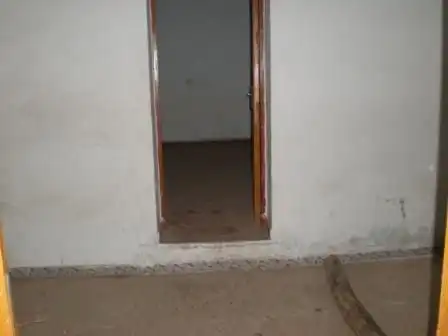 Casa compuesta por: Casa con proyecto echo para tres plantas, la casa es vieja, tiene 3 dormitorios, cocina, salón-comedor y patio, imatge 3
