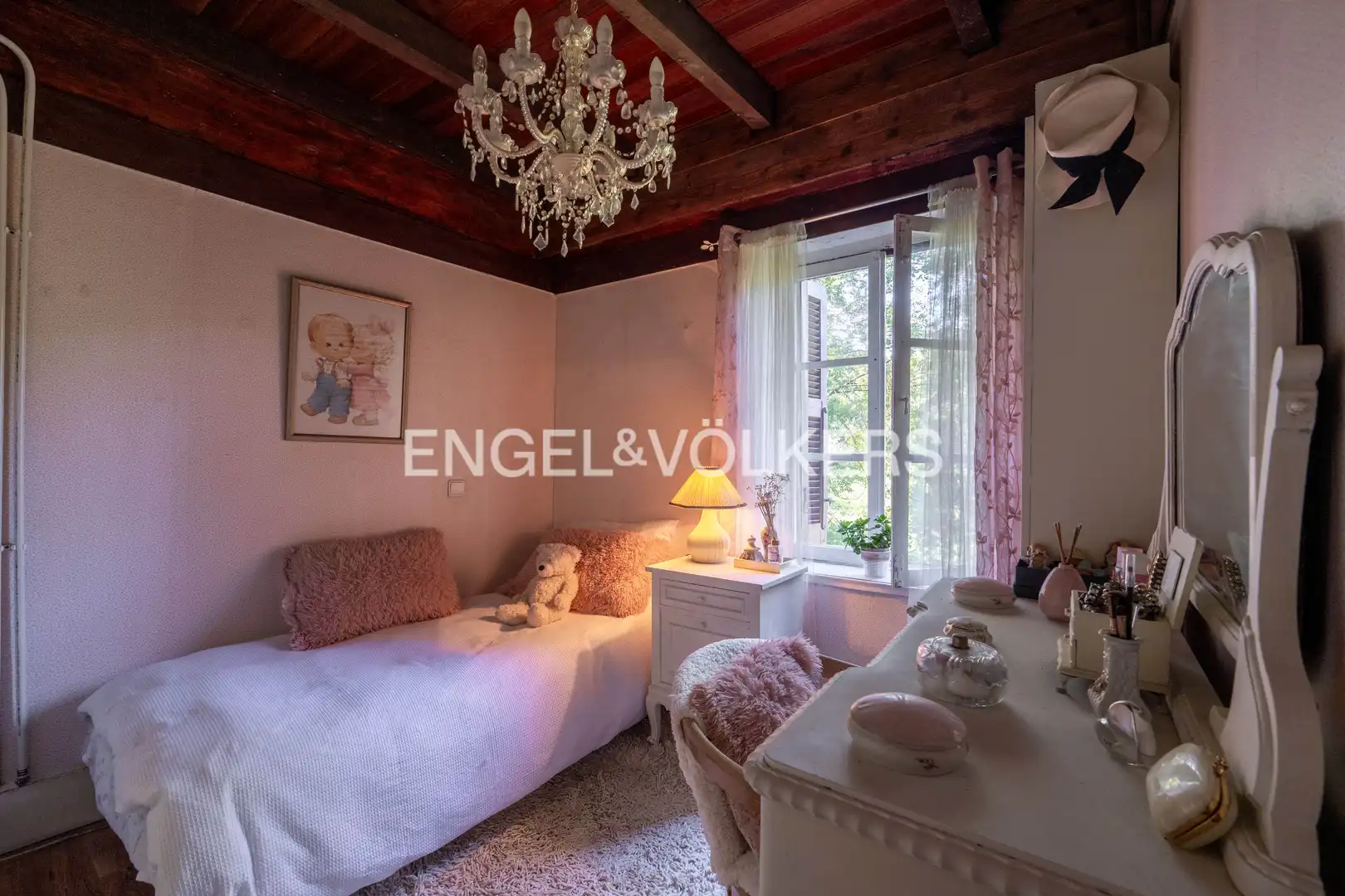 Dormitori de Casa o xalet en venda en Donostia - San Sebastián  amb Calefacció, Jardí privat i Terrassa
