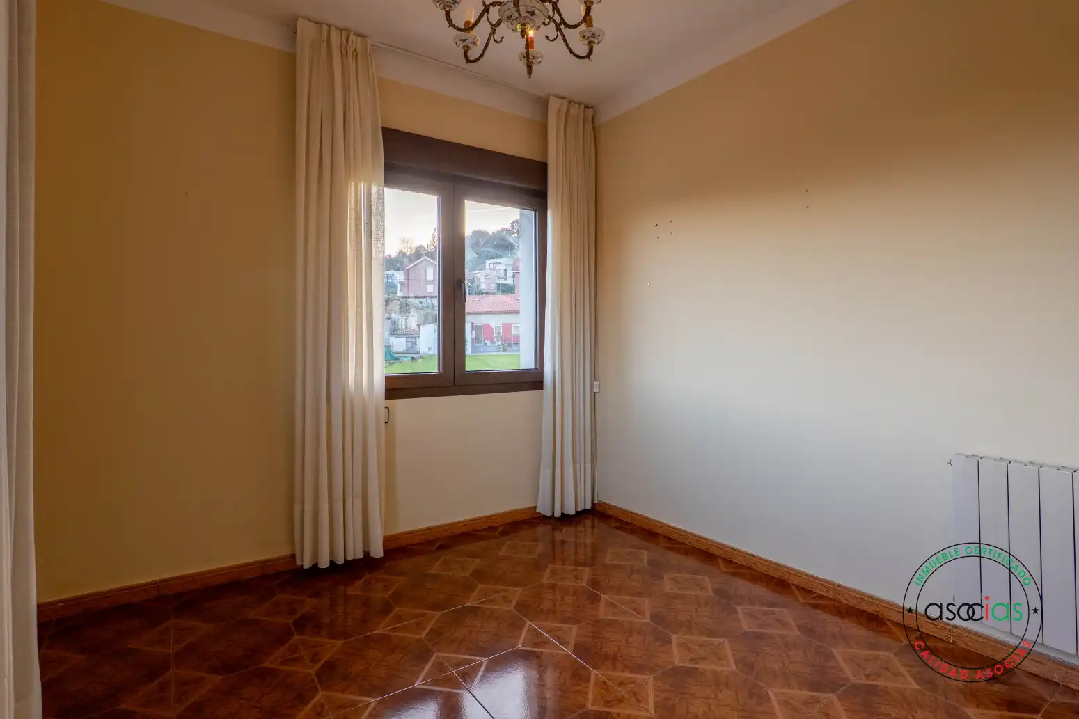 Habitación de Piso en venta en Gijón  con Calefacción y Jardín privado
