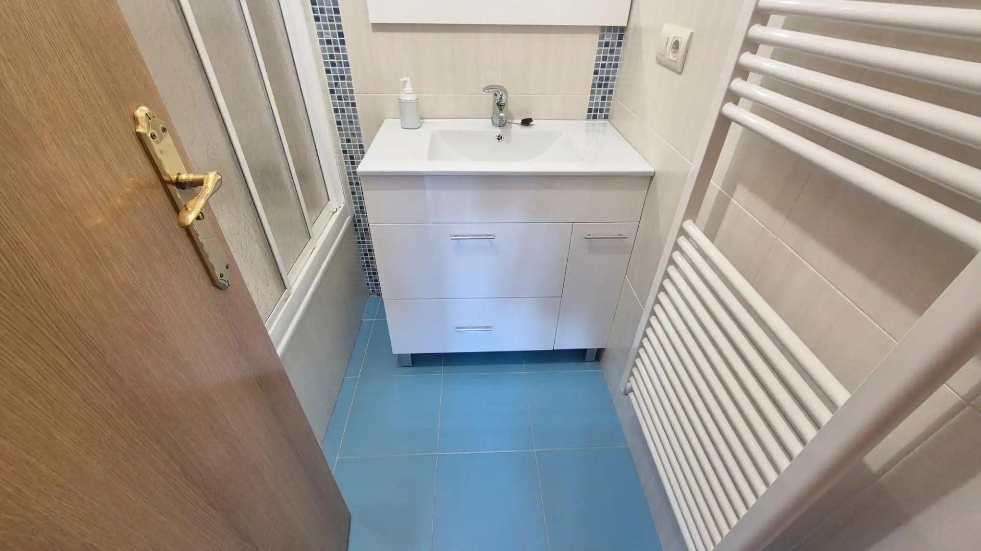Bathroom of Houses for sale in San Esteban de la Sierra