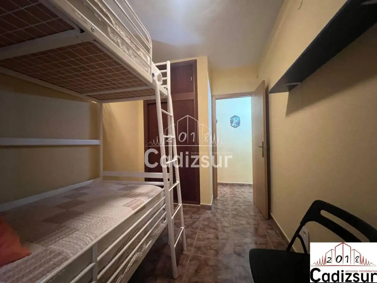 Habitación de Piso de alquiler en Cádiz con Terraza y Amueblado