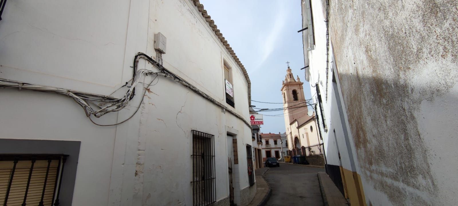 Vista exterior de Casa o xalet en venda en Medina de las Torres amb Terrassa
