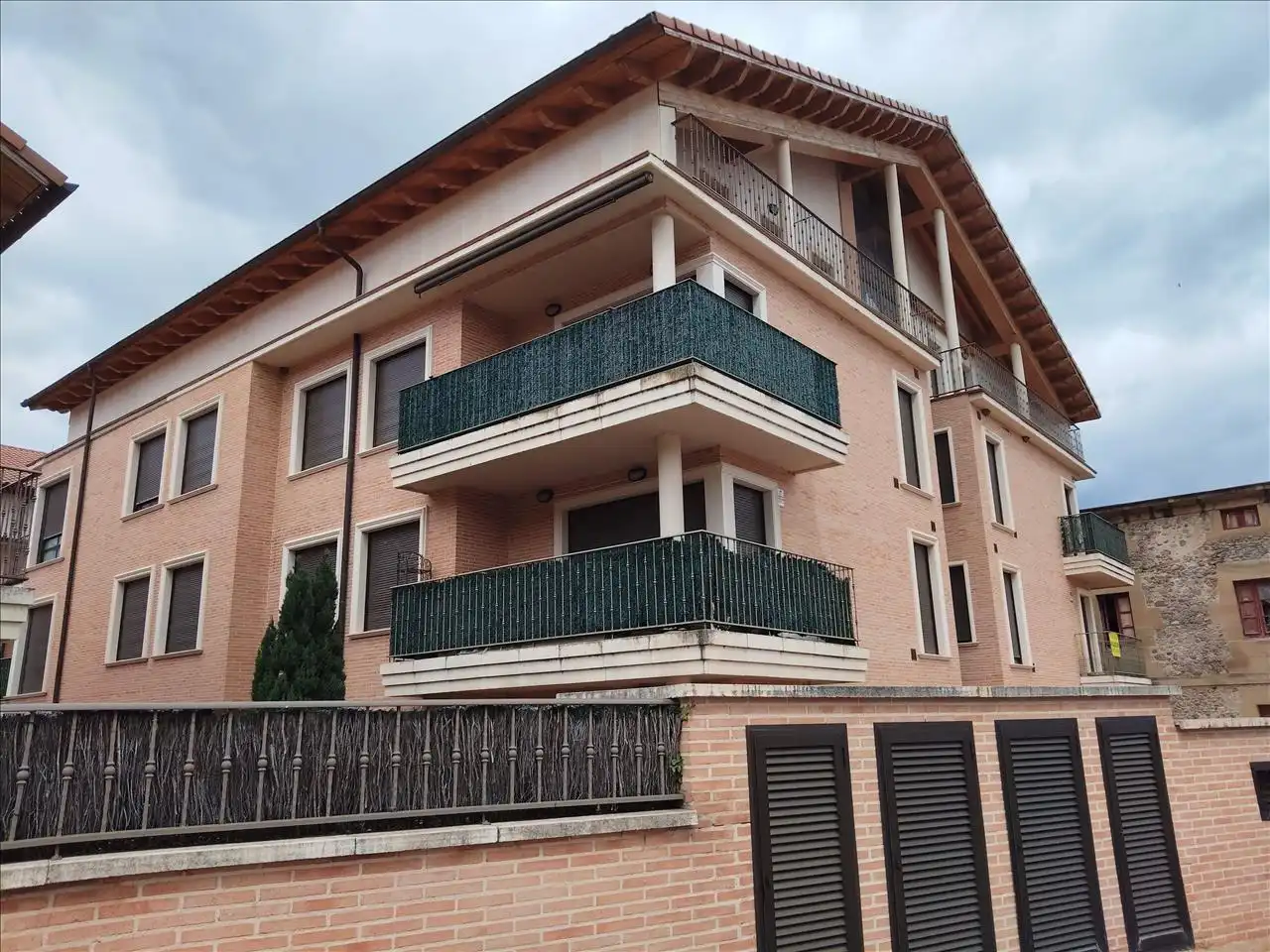 Außenansicht von Büro zum Verkauf in Santurde de Rioja