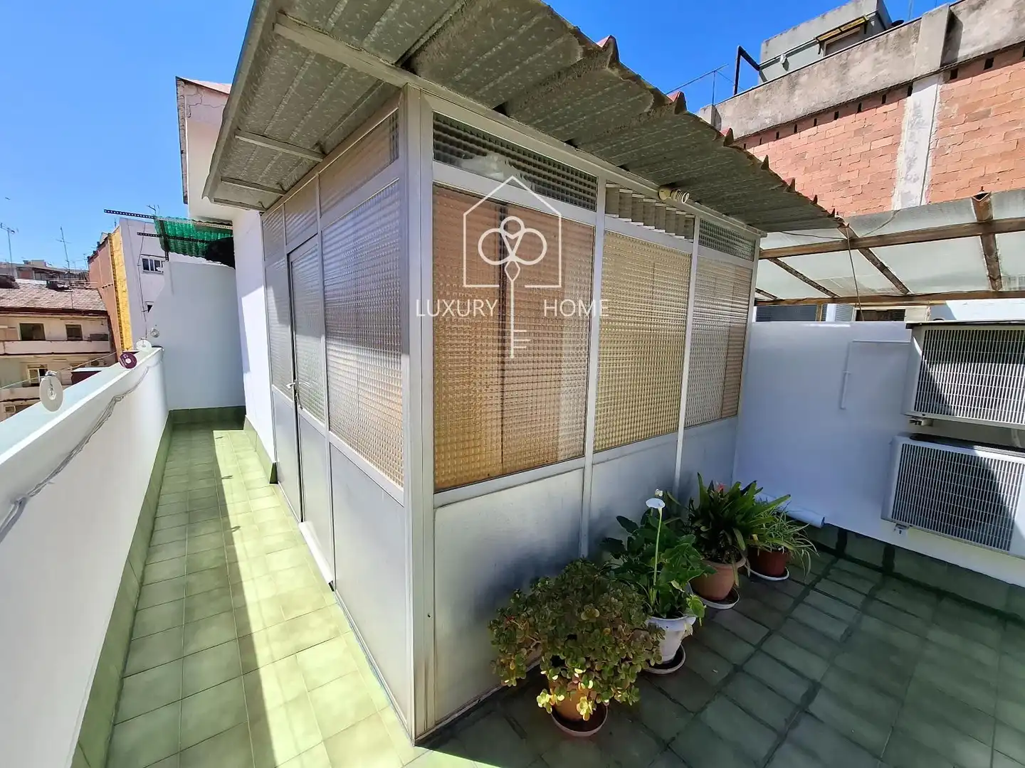 Terraza de Ático en venta en L'Hospitalet de Llobregat con Aire acondicionado, Calefacción y Parquet