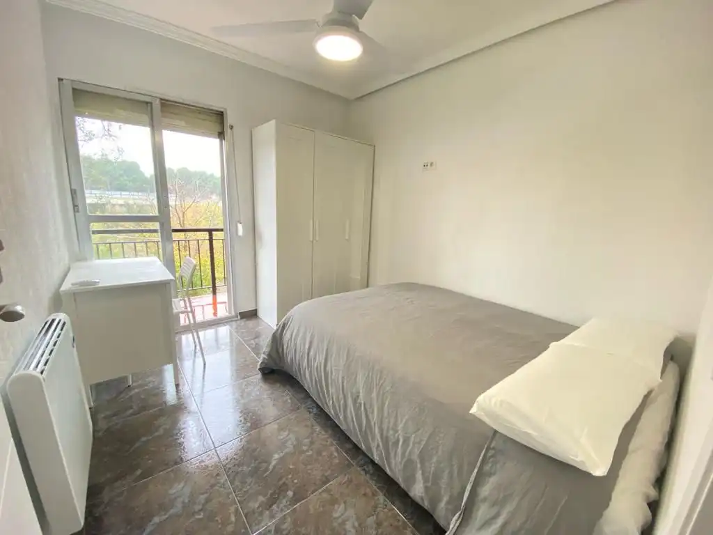 Habitació a Calle del Estroncio, 9, Los Rosales