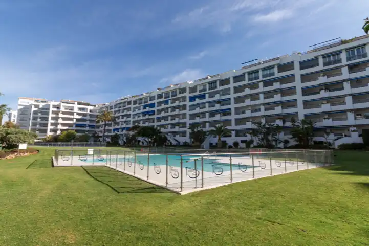 Apartament amb piscina en venda a Avenida José Banús, imagen 17