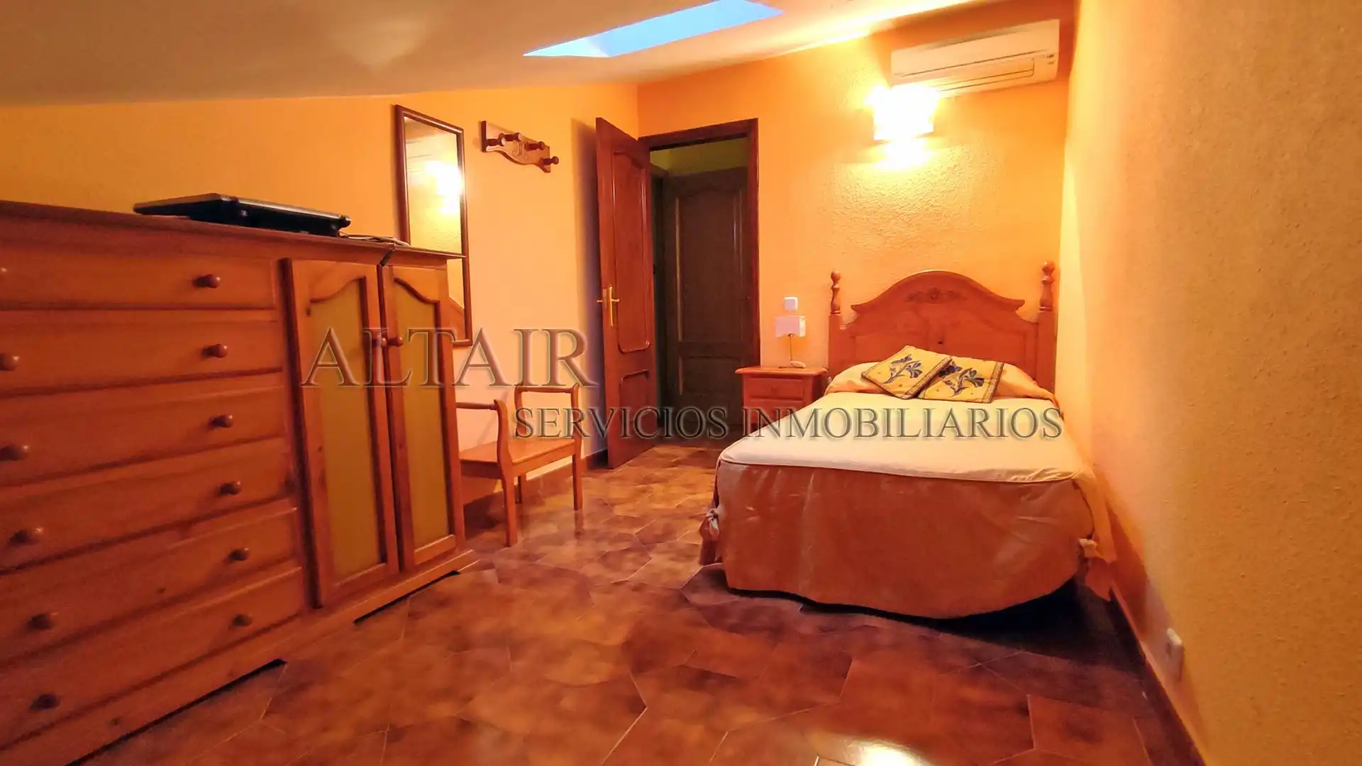 Habitación de Ático en venta en Navaluenga con Aire acondicionado, Calefacción y Terraza