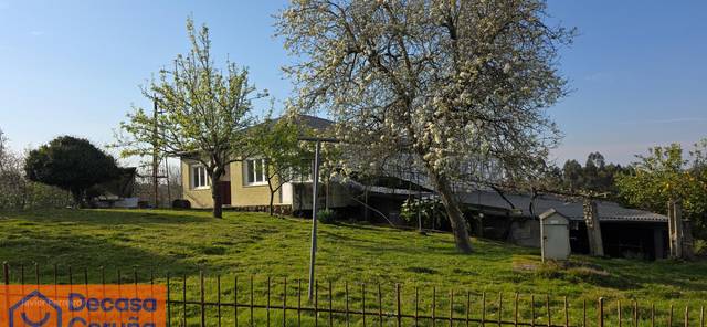 Casa-chalet en Venta en Lugar COMBARRO en Coirós