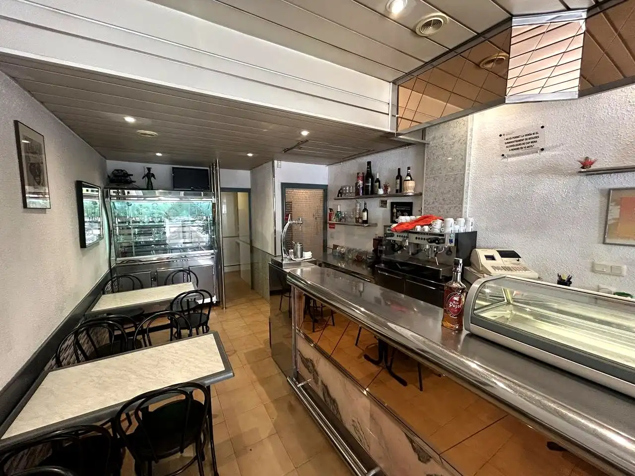 Business premises for sale in De Les Corts Catalanes, imagen 4