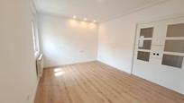 Sala d'estar de Pis en venda en Burgos Capital amb Calefacció, Parquet i Balcó