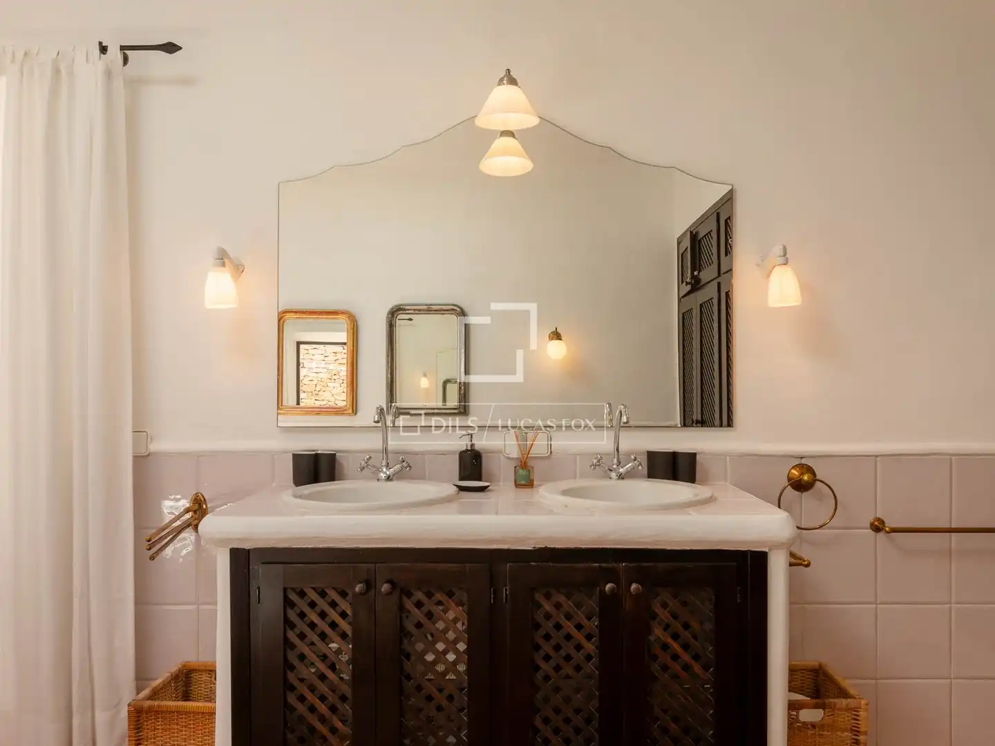 Bathroom of Country homes for sale in Santa Eulària des Riu  with Furnished