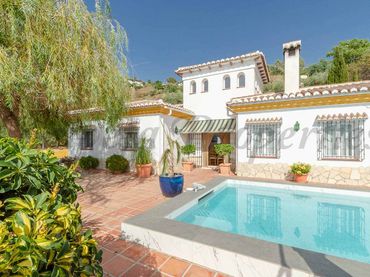 Maison rustique avec piscine à vendre à Cómpeta