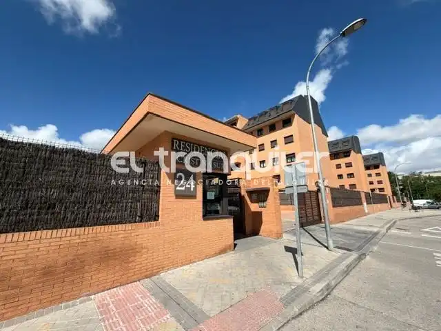 Exterior view of Flat for rent in Pinto  with Air Conditioner, Terrace and Storage room
