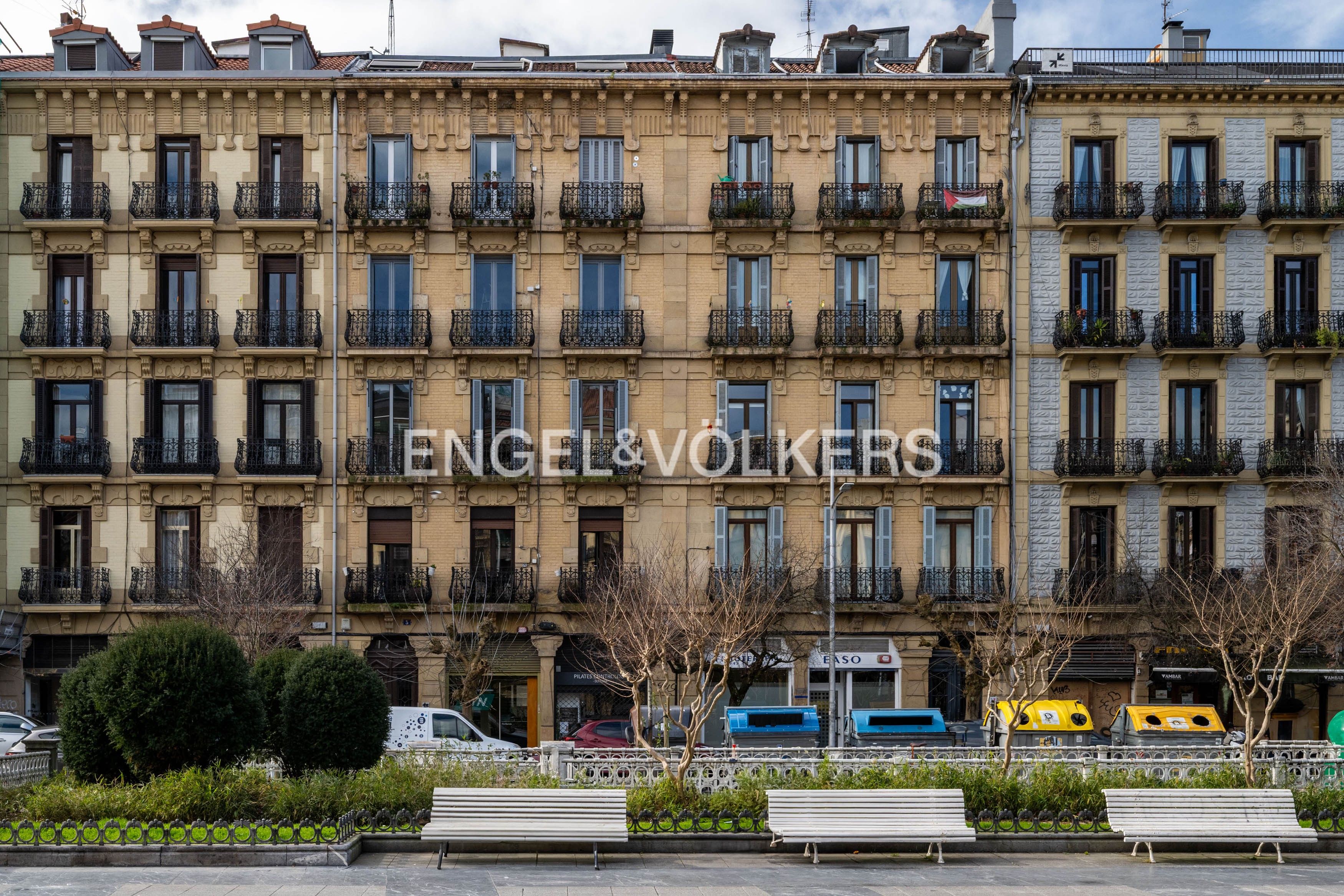 Exterior view of Apartment for sale in Donostia - San Sebastián   with Heating and Balcony