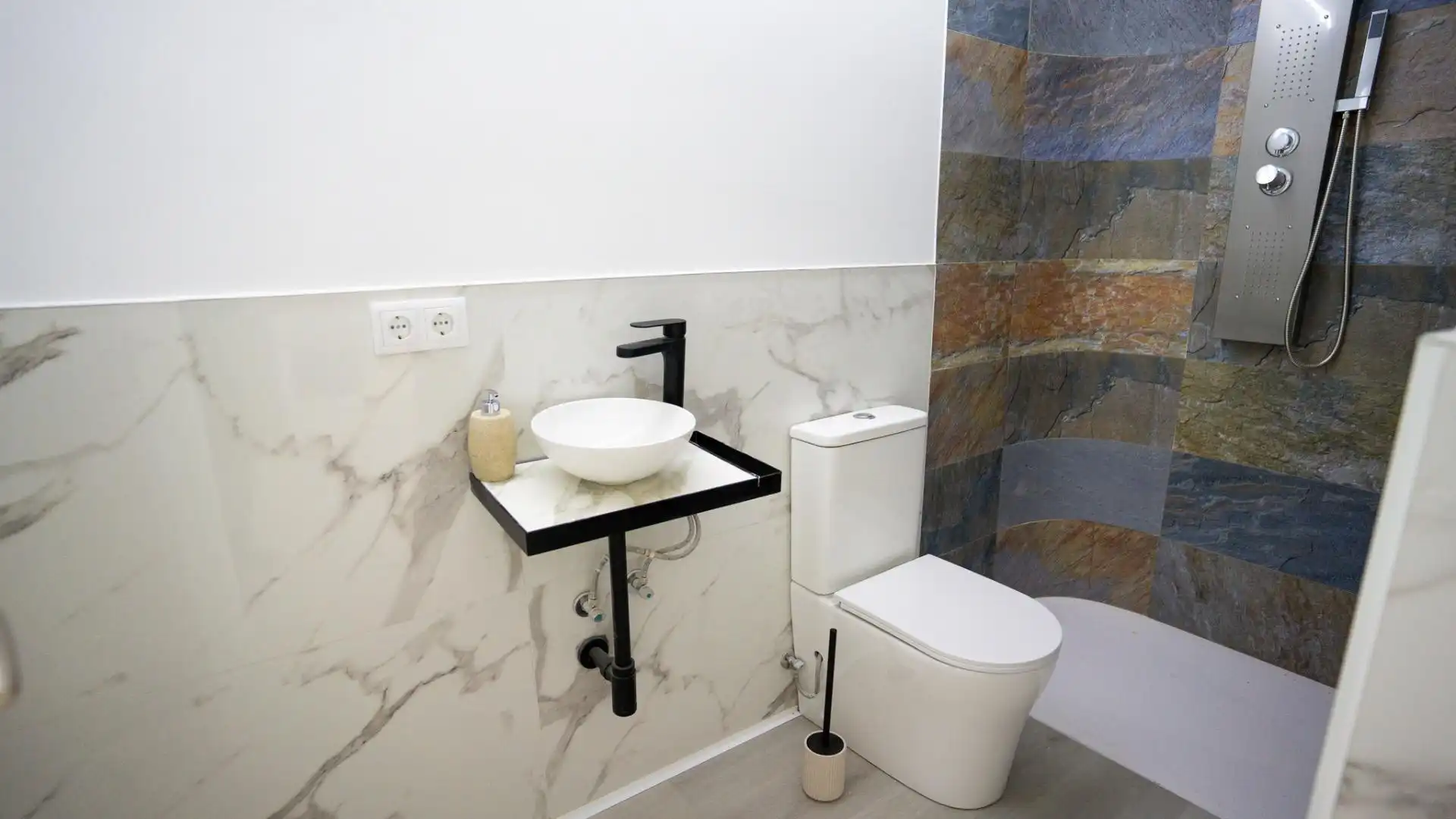 Bathroom of Study for sale in Valencia