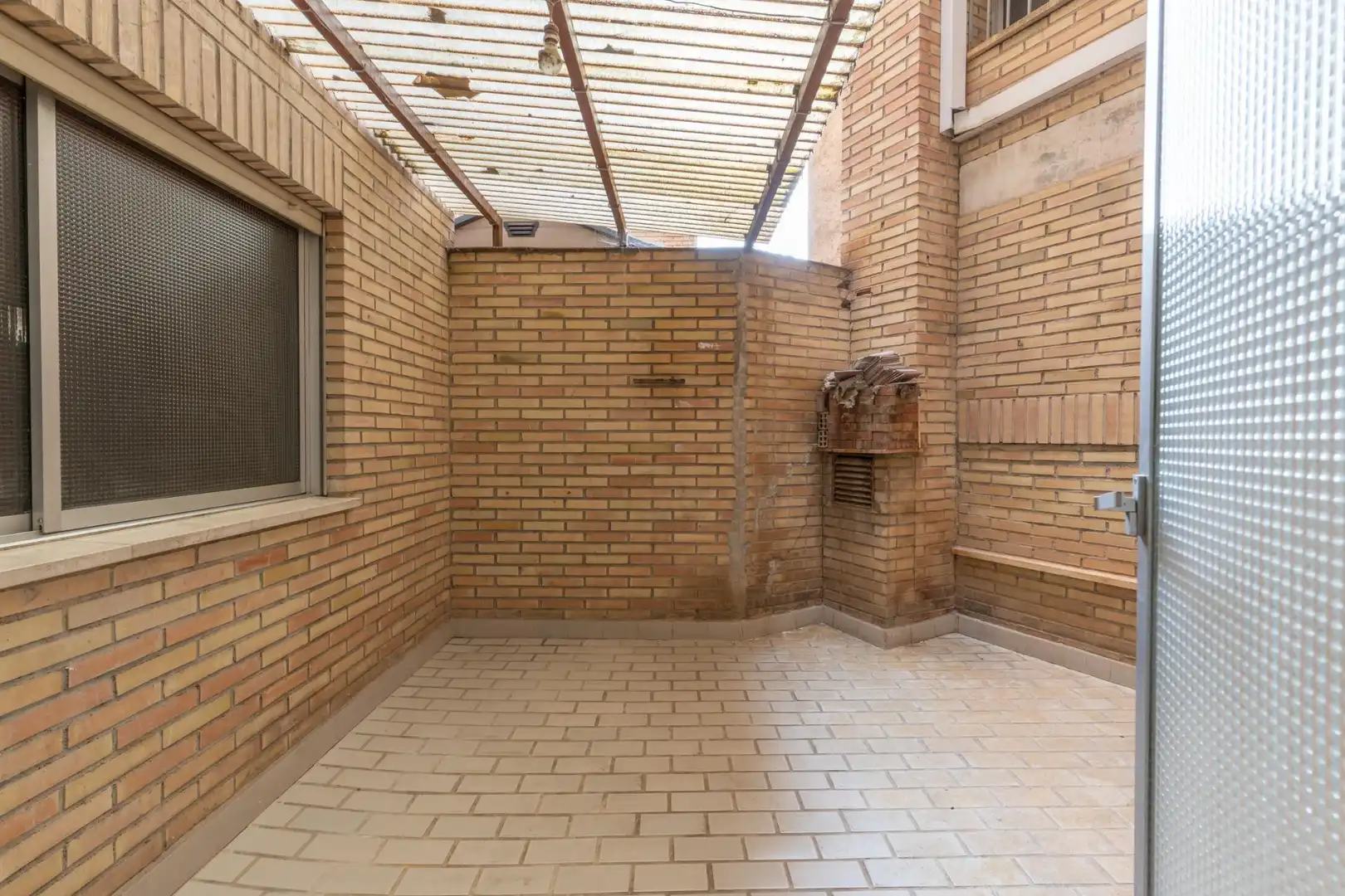 Wohnung zum Verkauf in Granada mit Heizung, Terrasse und Balkon