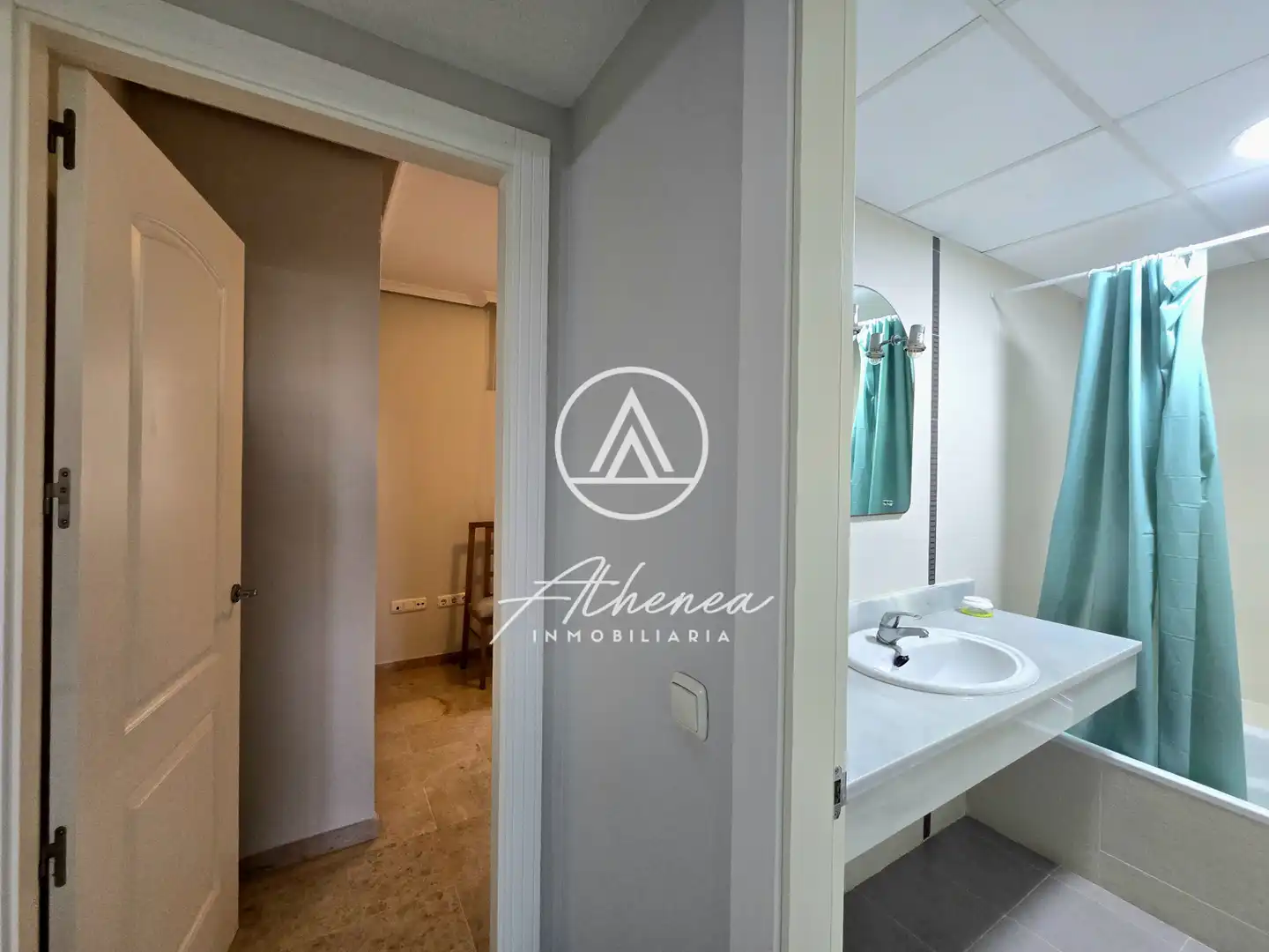 Baño de Piso en venta en Roquetas de Mar con Aire acondicionado, Calefacción y Terraza