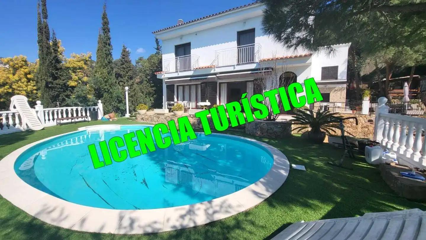 Casa con piscina en venta en Canyelles