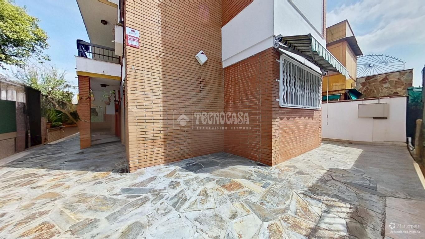 Exterior view of House or chalet for sale in Barberà del Vallès  with Air Conditioner and Heating