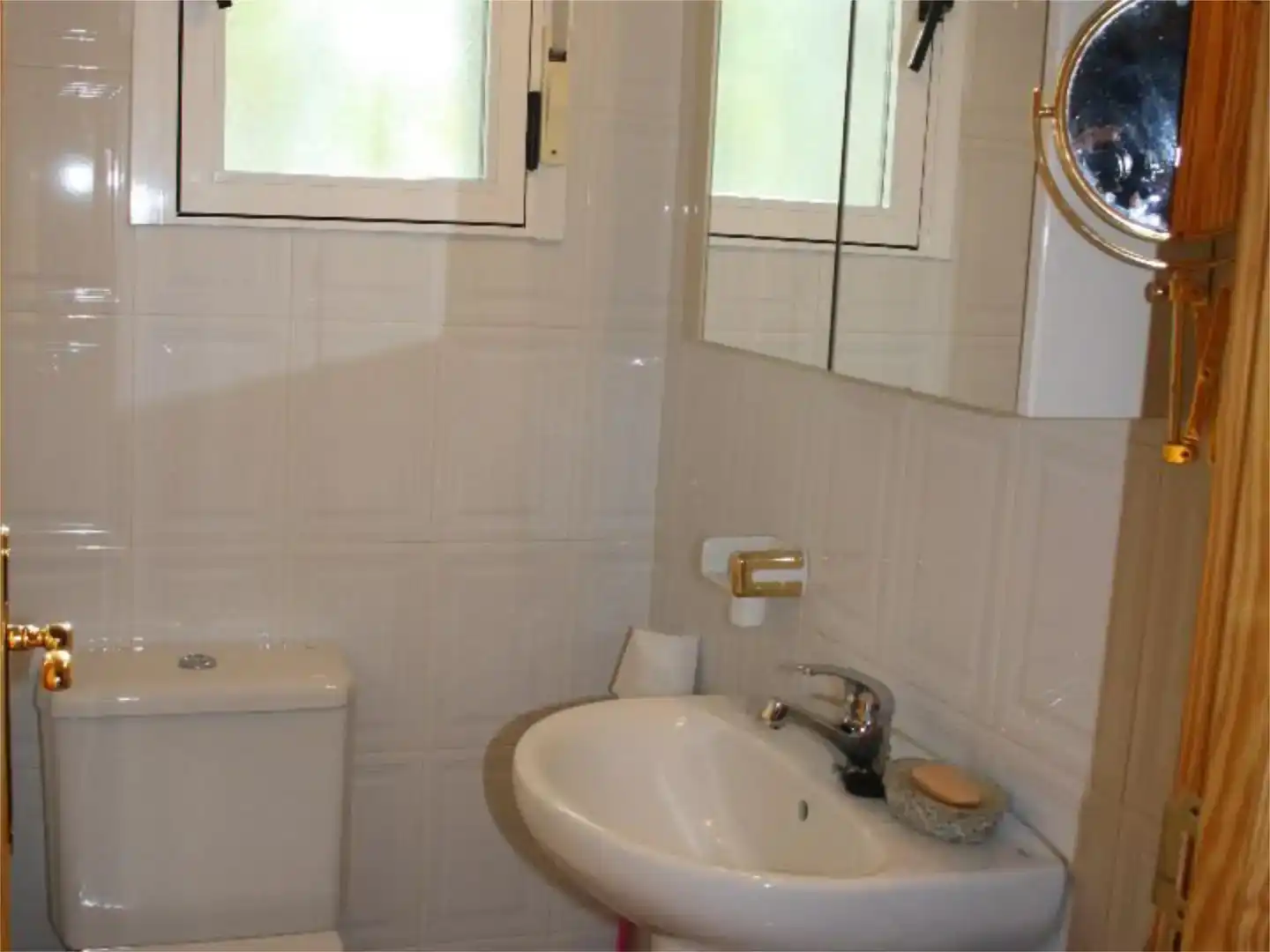 Bany de Casa o xalet en venda en La Adrada  amb Aire condicionat, Piscina i Balcó
