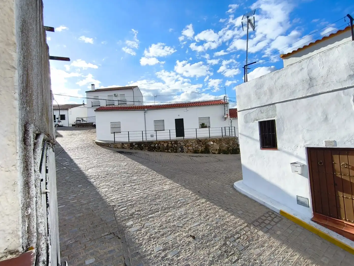 Vista exterior de Casa o xalet en venda en Cazalla de la Sierra amb Moblat