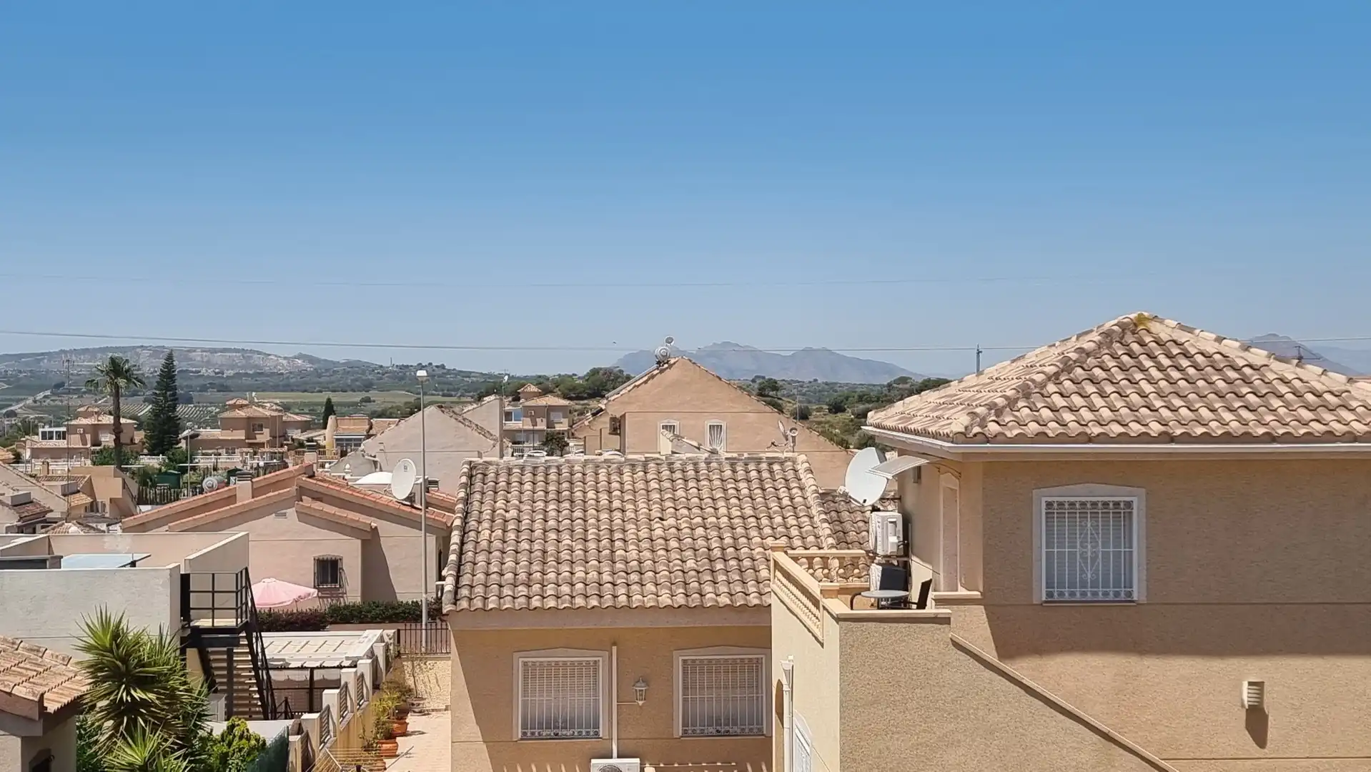 Vista exterior de Casa o xalet en venda en Rojales amb Aire condicionat, Jardí privat i Terrassa