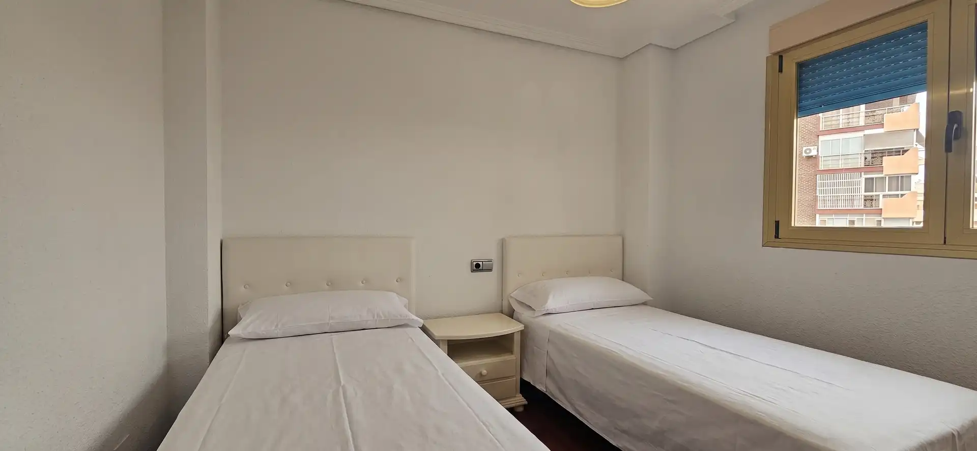 Schlafzimmer von Wohnung zum Verkauf in Benidorm mit Parkett, Schwimmbad und Möbliert