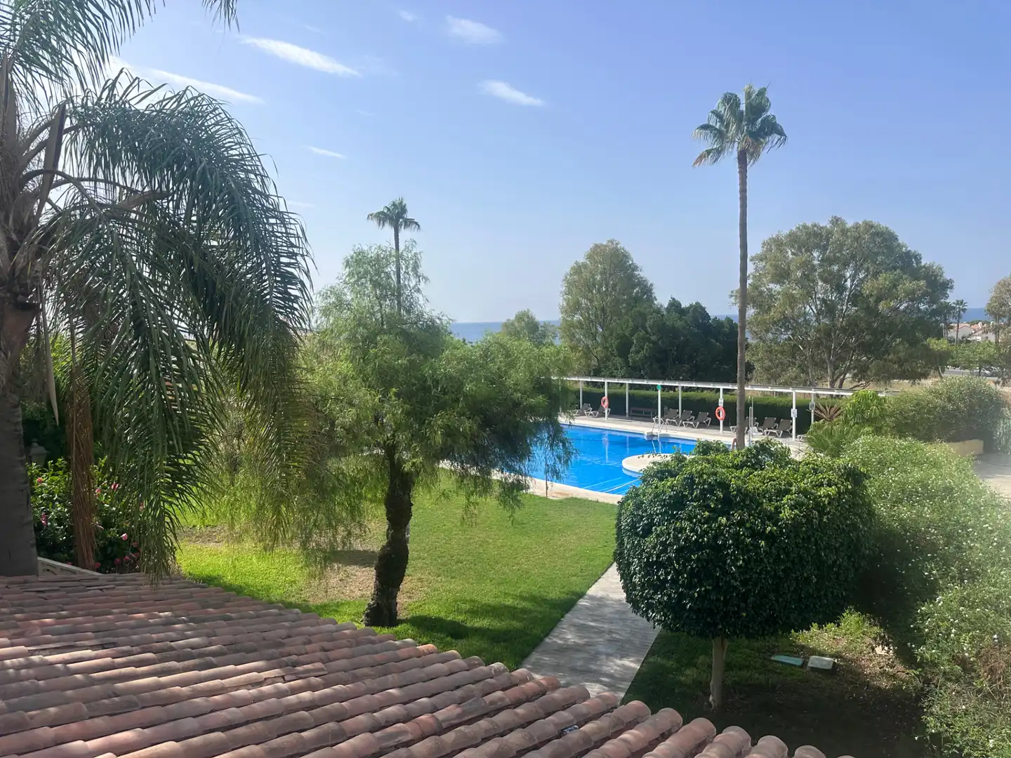 Piscina de Casa adosada en venta en Vélez-Málaga con Aire acondicionado, Calefacción y Terraza