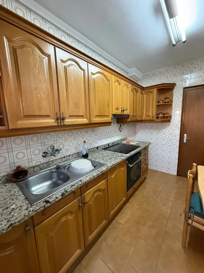 Küche von Einfamilien-Reihenhaus zum Verkauf in Sant Celoni mit Klimaanlage, Heizung und Balkon