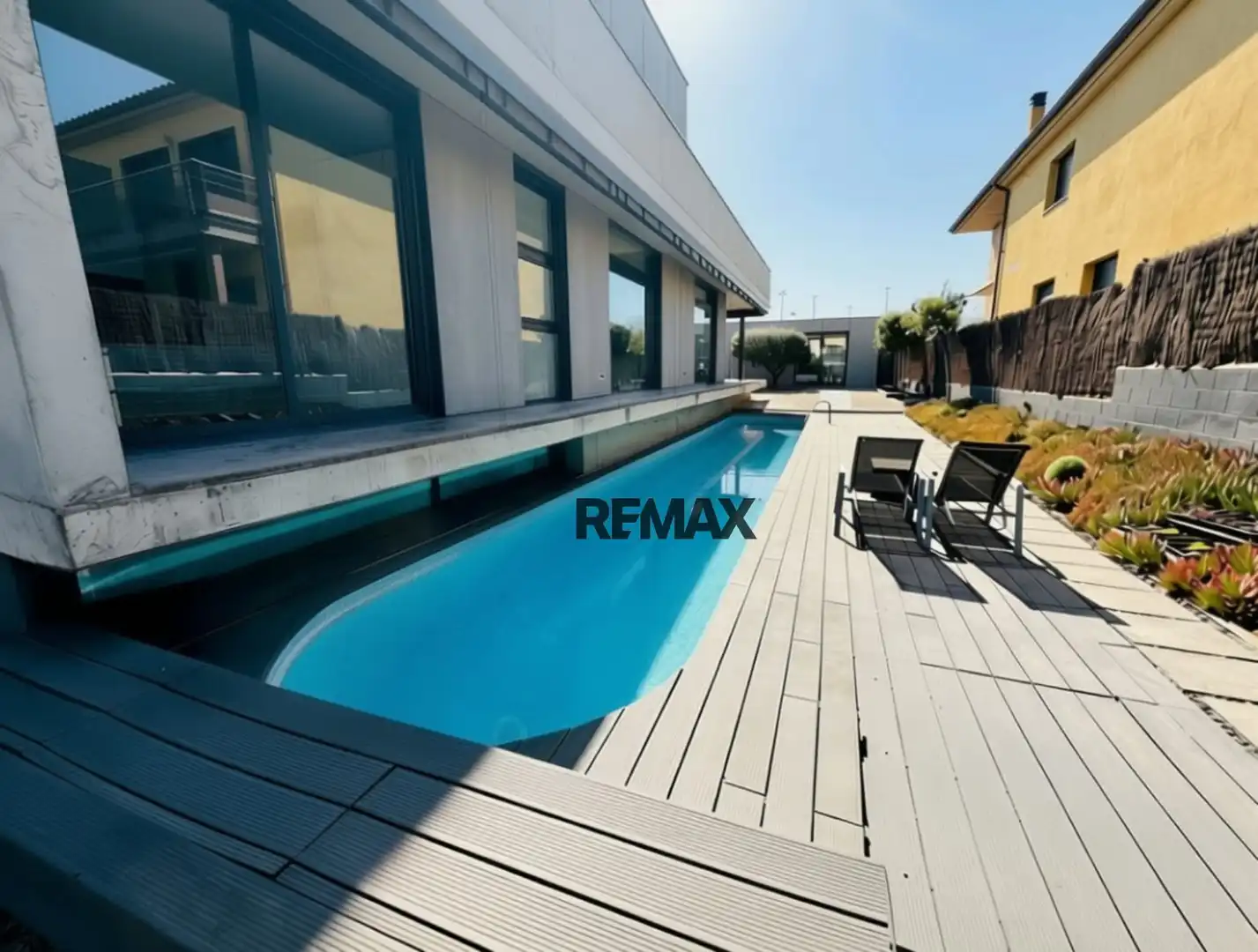 Piscina de Casa o xalet en venda en Porqueres amb Jardí privat, Terrassa i Traster