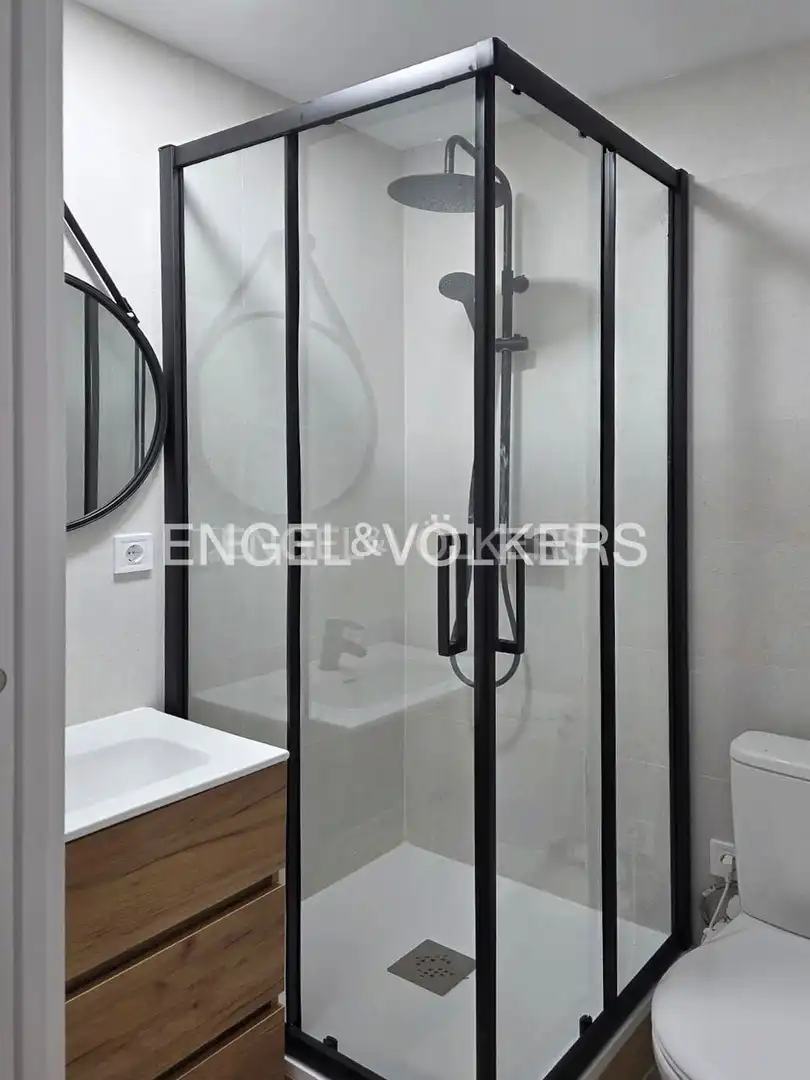 Baño de Piso de alquiler en Madrid con Calefacción, Parquet y Amueblado