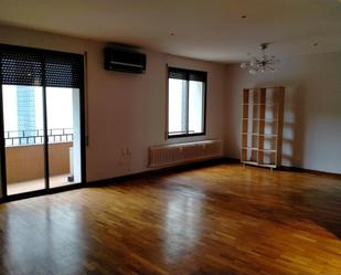 Living room of Flat to rent in  Zaragoza Capital  with Air Conditioner, Heating and Parquet flooring