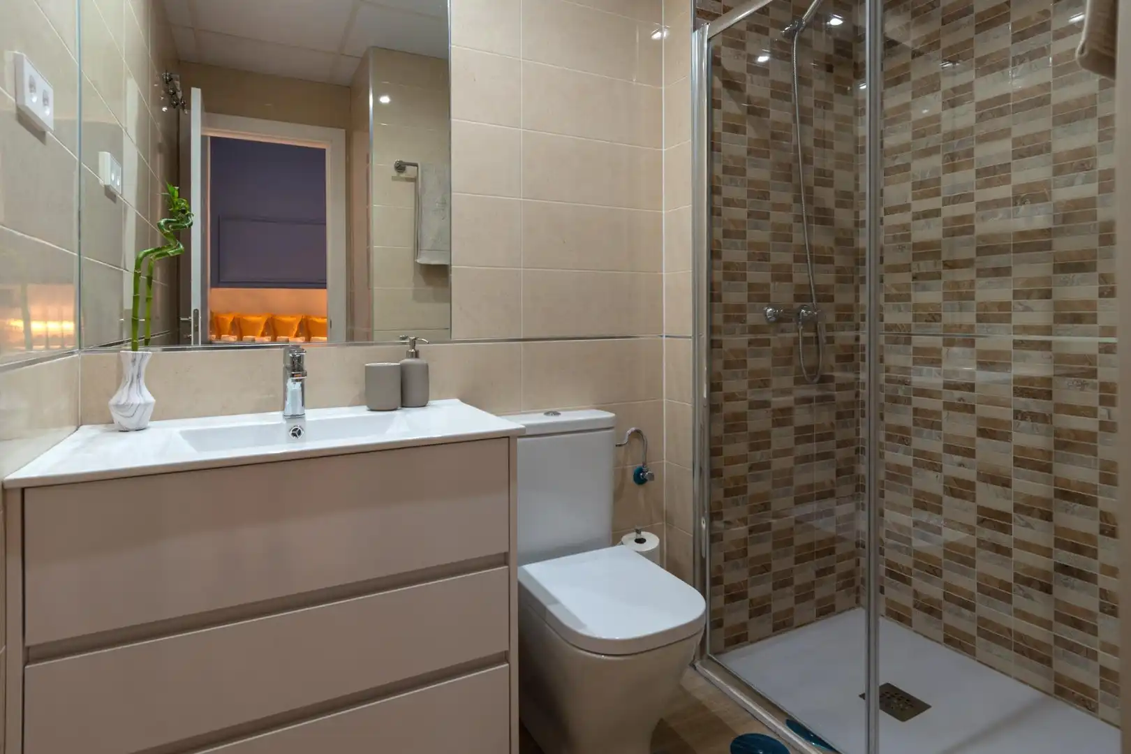 Bathroom of Study for rent in Madrid  with Air Conditioner, Heating and Furnished