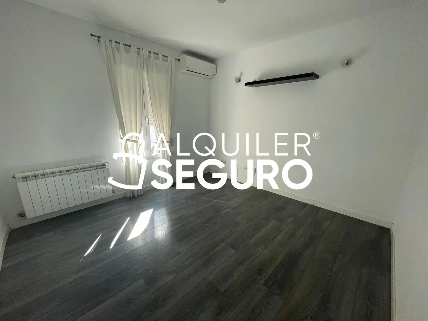 Bedroom of Flat for rent in Madrid  with Air Conditioner and Heating