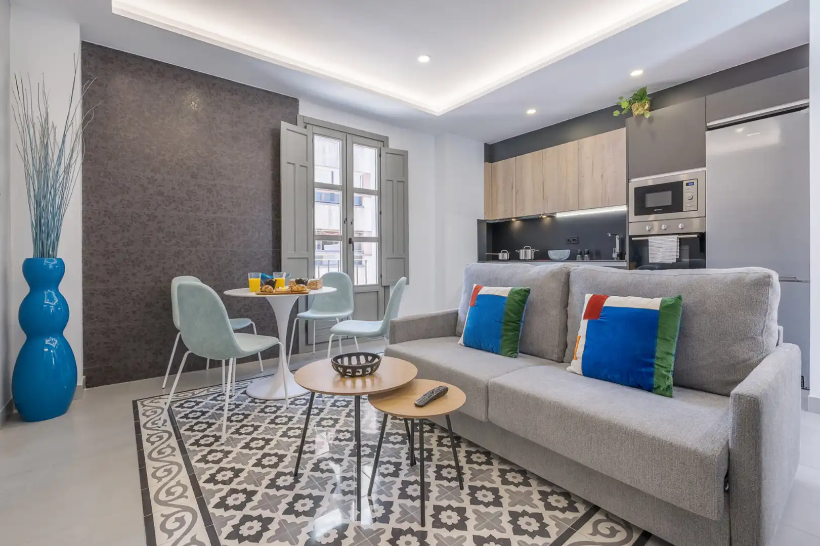 Living room of Flat for rent in Granada  with Air Conditioner, Heating and Furnished