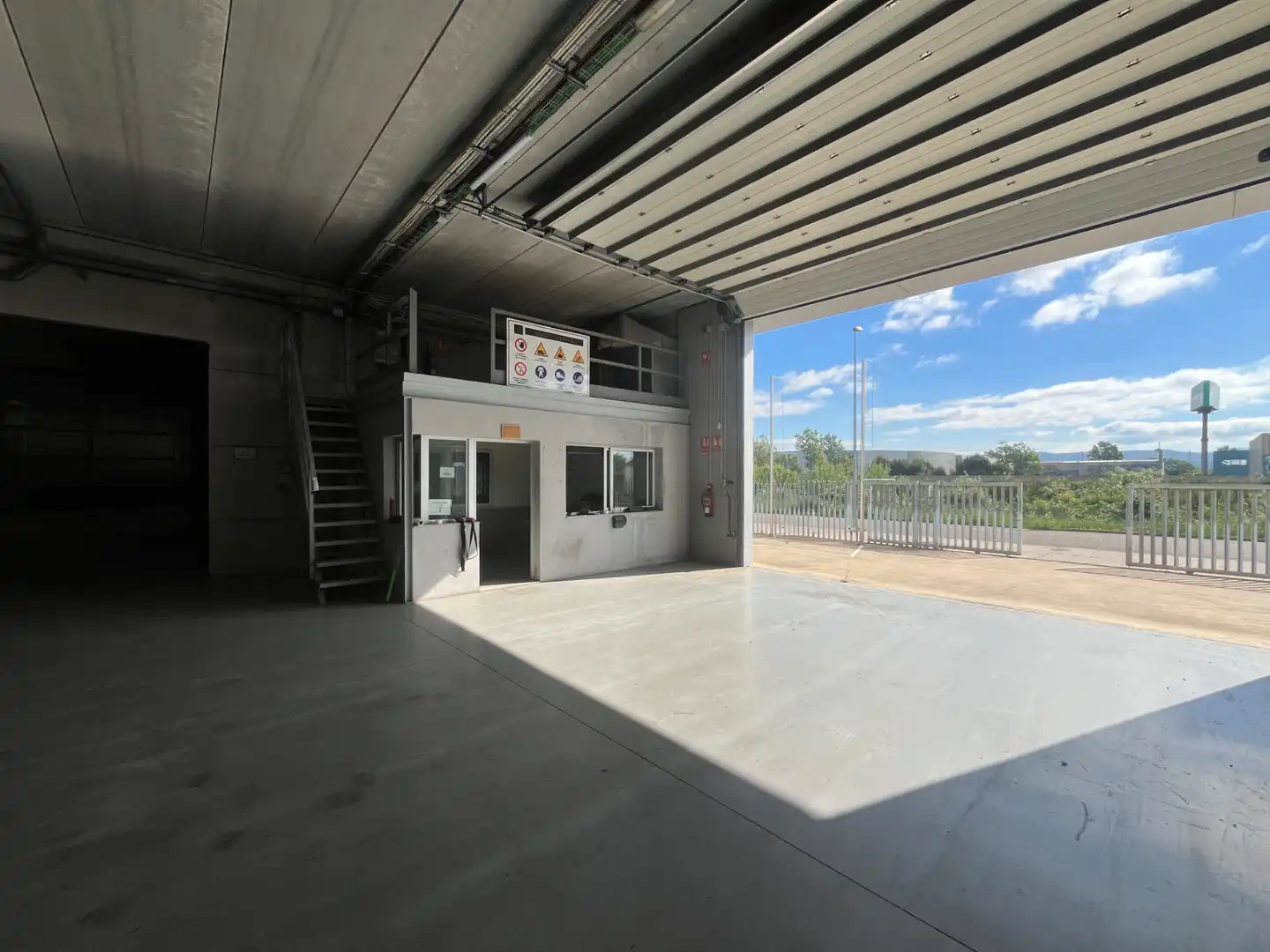 Nave industrial en venta en Salt con Calefacción y Alarma