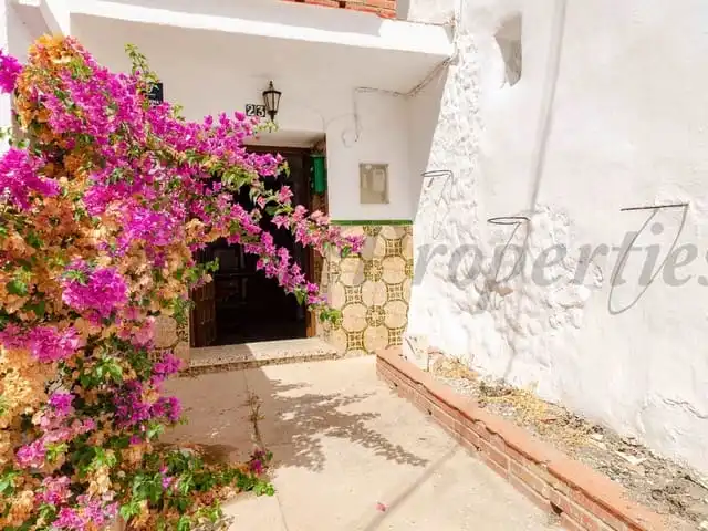 Adossat en venda a Salares