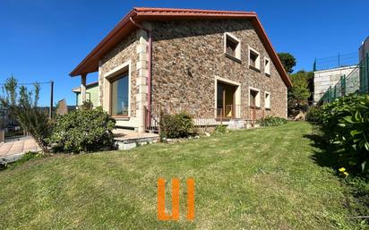 Vista exterior de Casa o xalet en venda en Miño amb Calefacció, Jardí privat i Parquet