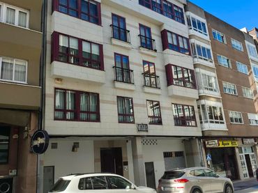 Flat with balcony for sale in Rega 96