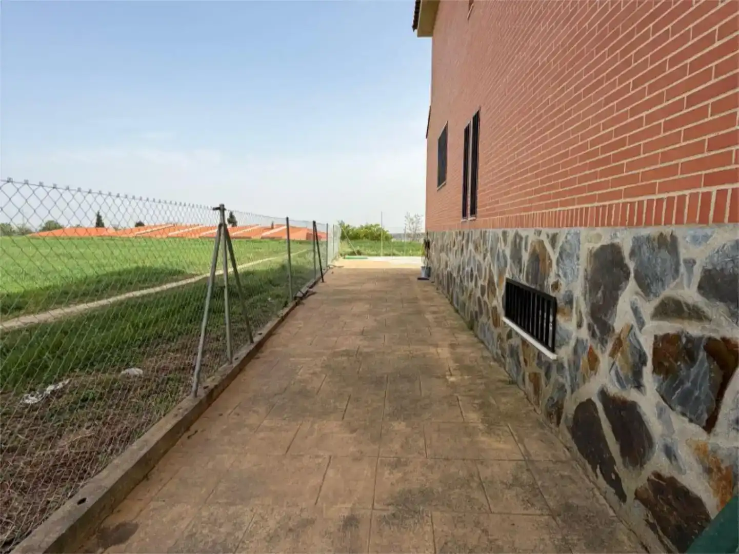 Vista exterior de Casa o xalet en venda en Cedillo del Condado amb Piscina i Balcó