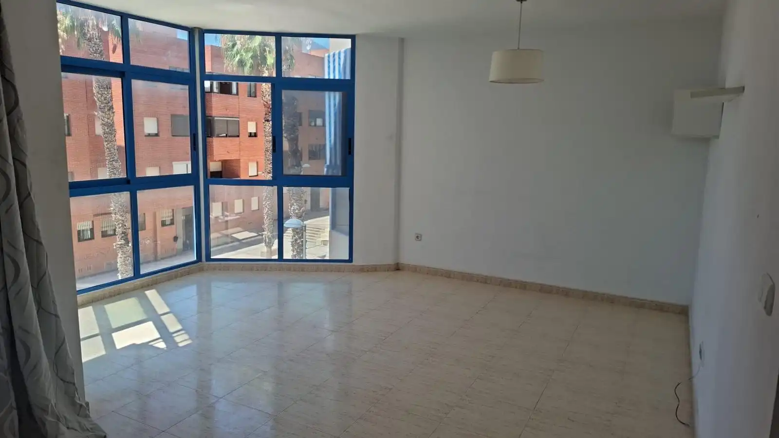 Sala de estar de Piso de alquiler en L'Alfàs del Pi con Aire acondicionado, Horno y Microondas
