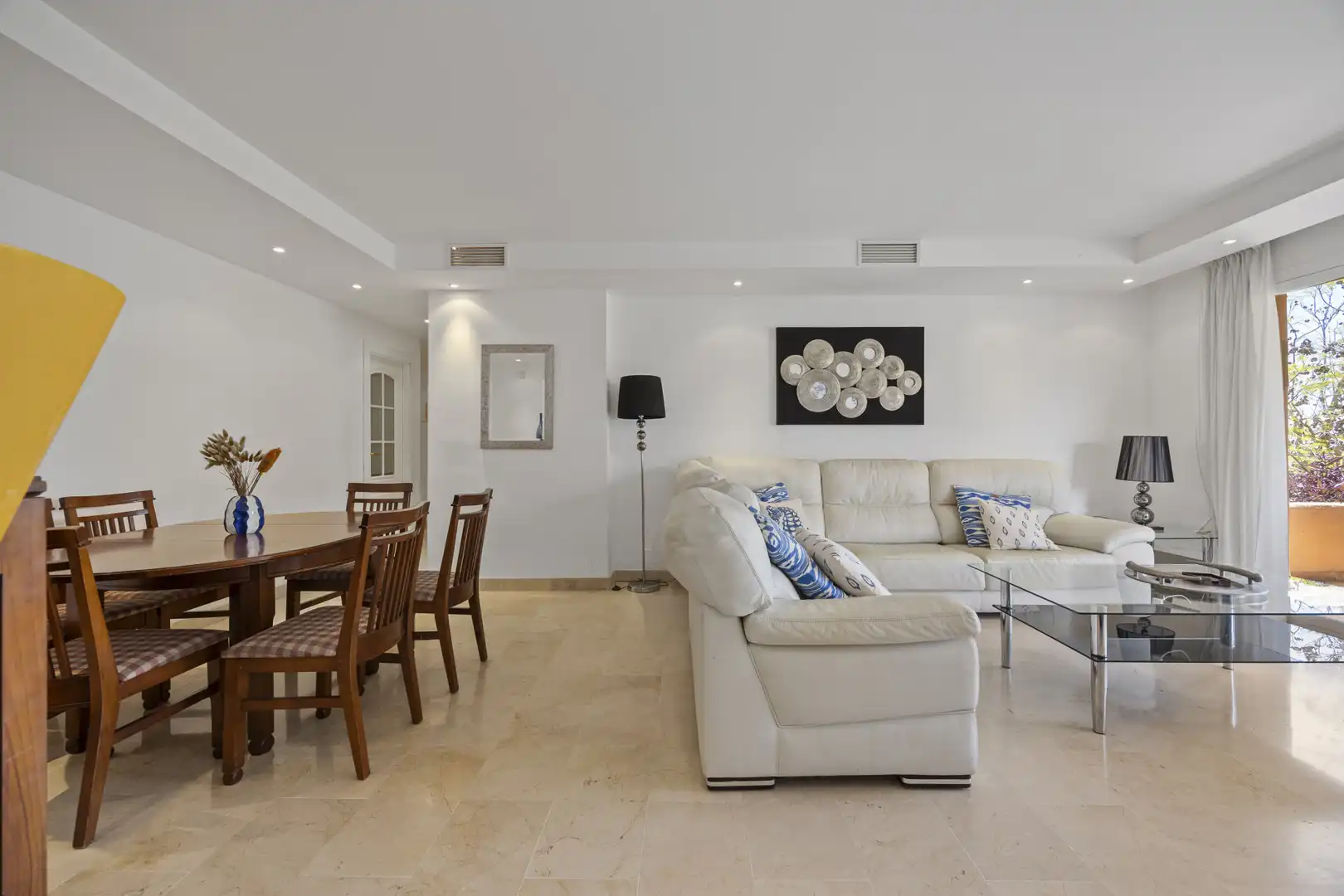Sala de estar de Apartamento en venta en Marbella con Aire acondicionado, Terraza y Piscina