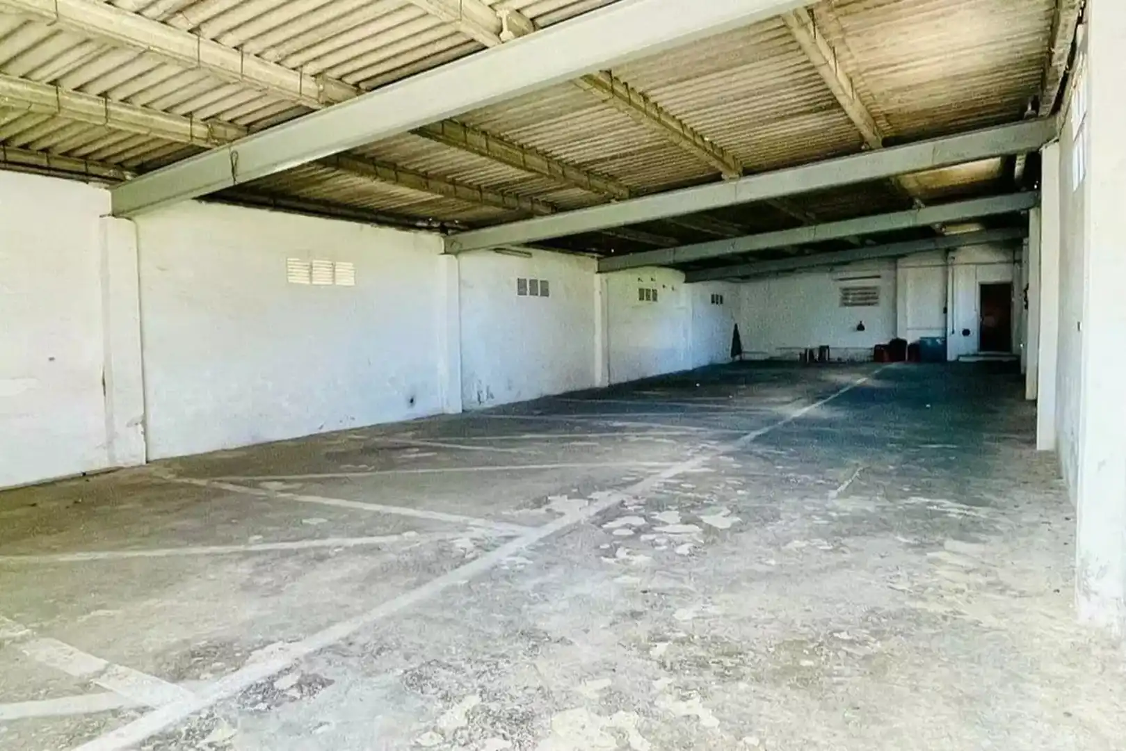 Aparcament de Finca rústica en venda en Pont de Molins amb Piscina