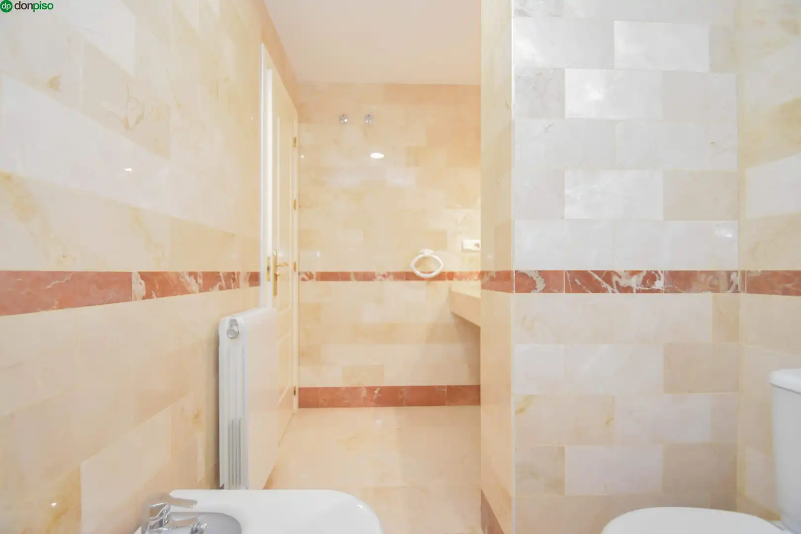 Bathroom of Attic for sale in Granada  with Heating, Private garden and Parquet flooring