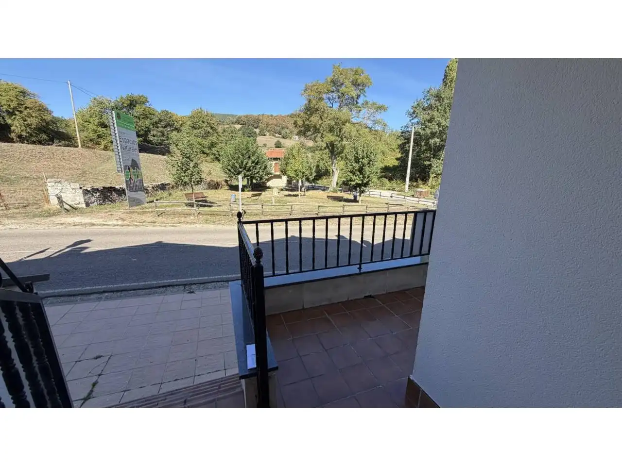Vista exterior de Casa adosada en venda en Espinosa de los Monteros, Burgos