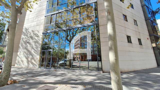 Local comercial en Alquiler en Ramon Turro en La Vila Olímpica del Poblenou